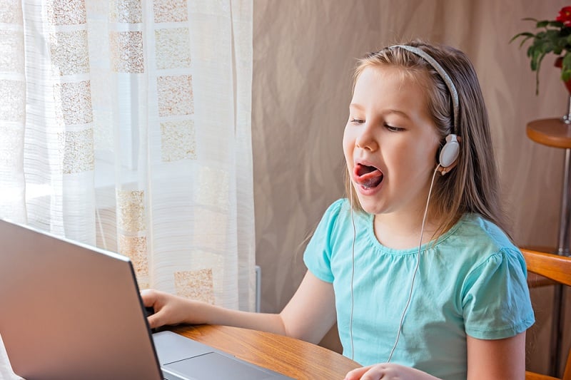 Monitoring Your Kids' Online Activity: A Parent's Guide 3 Monitoring Your Kids' Online Activity: A Parent's Guide 3