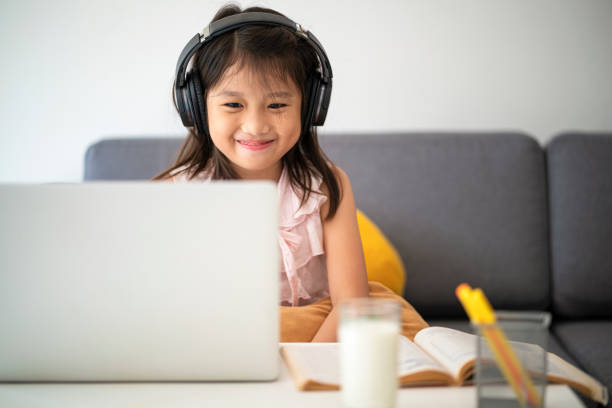 Monitoring Your Kids' Online Activity: A Parent's Guide 2 Monitoring Your Kids' Online Activity: A Parent's Guide 2